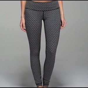 Lululemon geometric leggings size 4